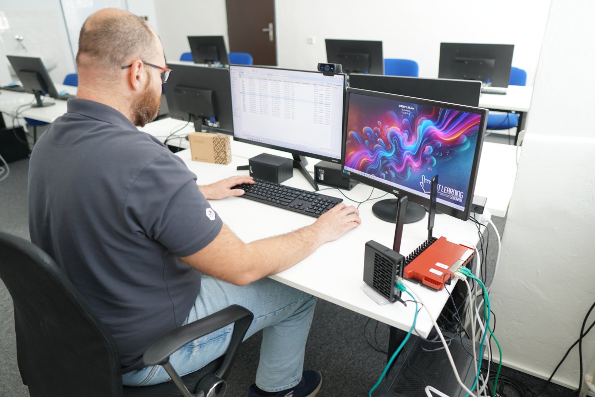 Priebeh kurzu MikroTik MTCTCE - práca s firewall konfiguráciou a sieťovými službami