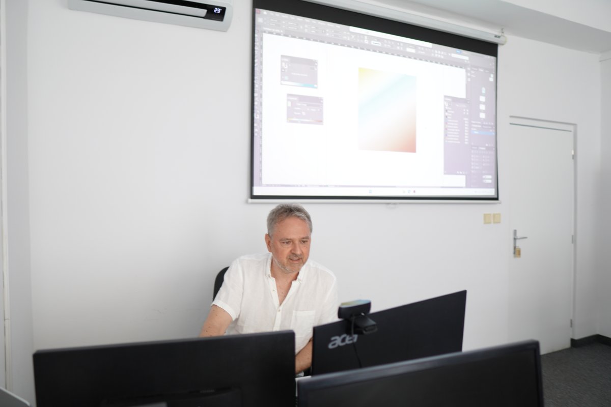 Priebeh kurzu Adobe InDesign - práca s layoutom a viacstranovou publikáciou na projektorе