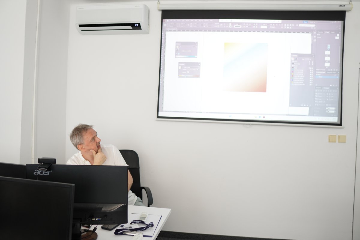 Priebeh kurzu Adobe InDesign: práca s layoutom a farbami na projekte v programe