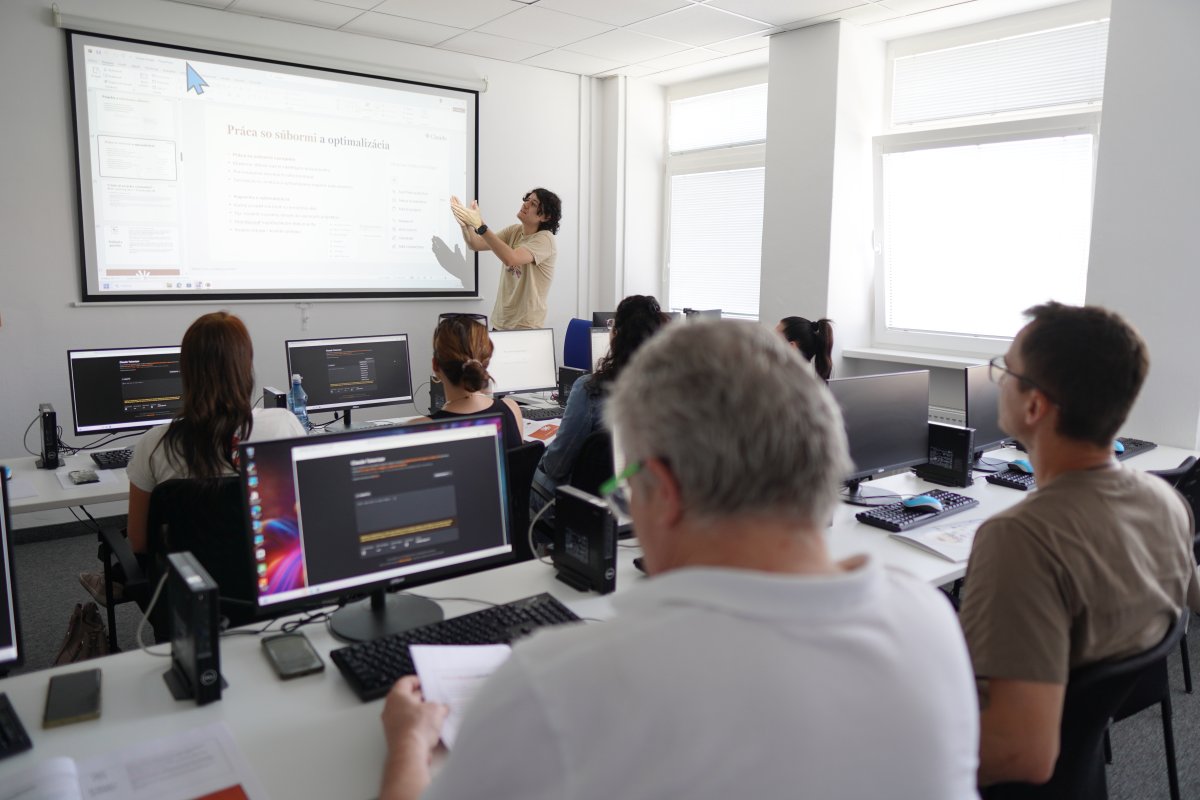 Foto z kurzu Claude AI v každodennej práci I. - projekty, Cowork, Artifacts, Microsoft Office a praktické využitie jeho schopností
