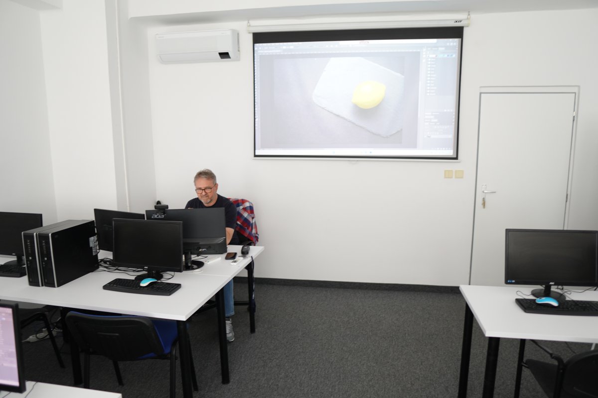 Priebeh kurzu Photoshop II - 3D modelovanie a rendering v učebni