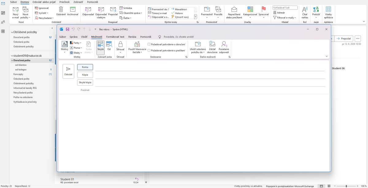 Screenshot MS Outlook s vytváraním e-mailu, panel s priečinkami a formátovacím panelom