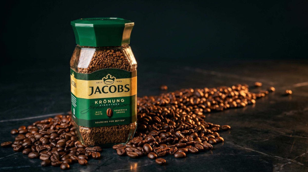 Jacobs Krönung instantná kávaa s kávovými zrnami