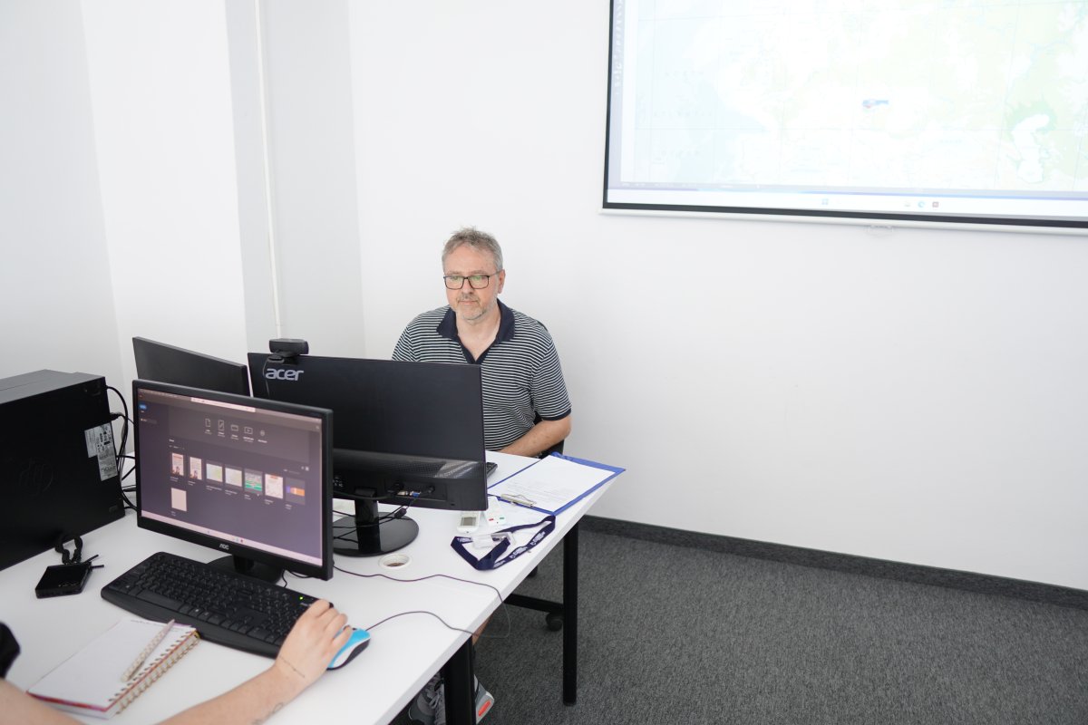 Priebeh kurzu Adobe Illustrator II - učebňa s počítačom a projektorom