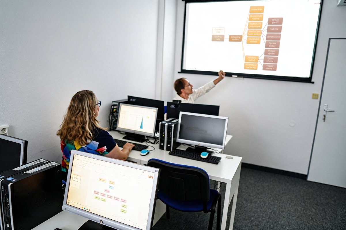 Priebeh kurzu PowerPoint III - výuka tvorby prezentácií s mind mapou na projektore
