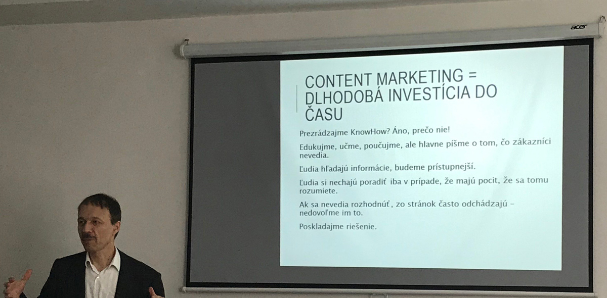 content marketing kurz IT Learning Slovakia - lektor vysvetľuje know-how